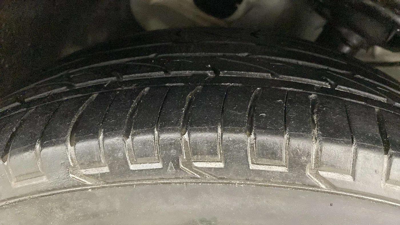 2016 Hyundai Creta E PLUS 1.6 PETROL, CNG, Manual, 40,569 km, Left Front Tyre Tread