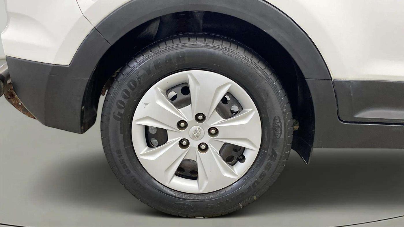 2016 Hyundai Creta E PLUS 1.6 PETROL, CNG, Manual, 40,569 km, Right Rear Wheel