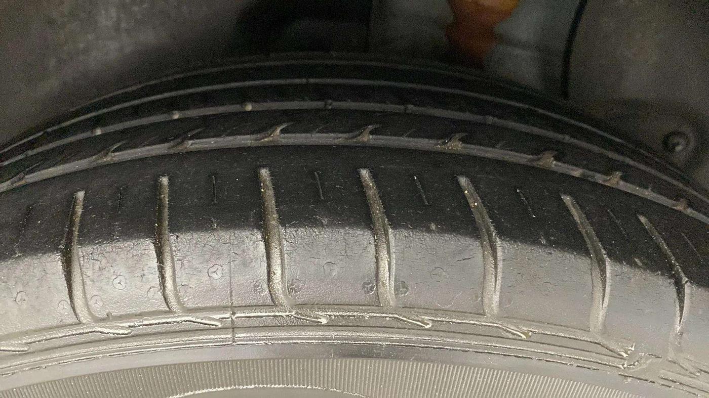 2016 Hyundai Creta E PLUS 1.6 PETROL, CNG, Manual, 40,569 km, Left Rear Tyre Tread