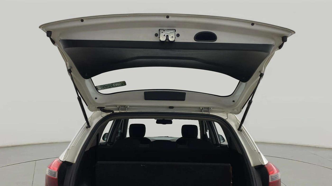 2016 Hyundai Creta E PLUS 1.6 PETROL, CNG, Manual, 40,569 km, Boot Door Open