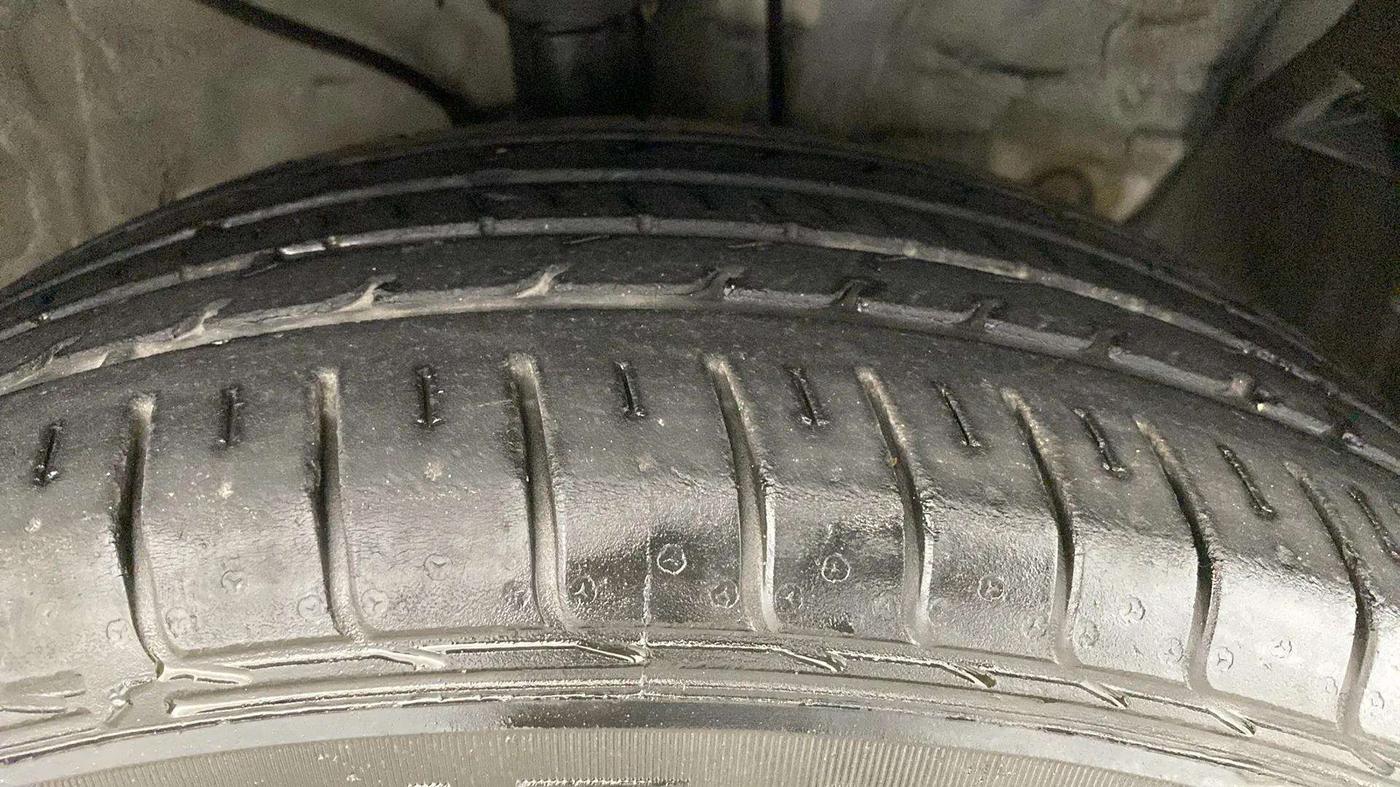 2016 Hyundai Creta E PLUS 1.6 PETROL, CNG, Manual, 40,569 km, Right Front Tyre Tread