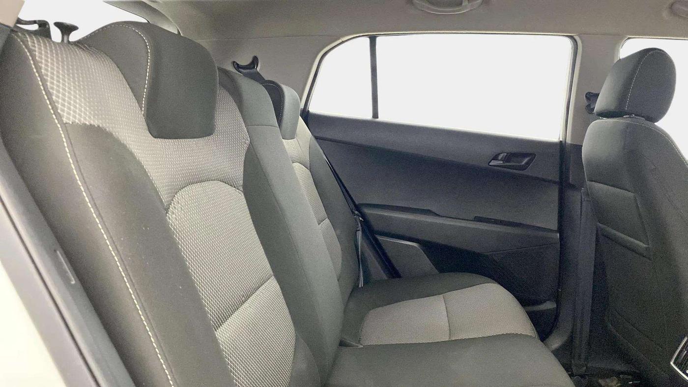 2016 Hyundai Creta E PLUS 1.6 PETROL, CNG, Manual, 40,569 km, Right Side Rear Door Cabin