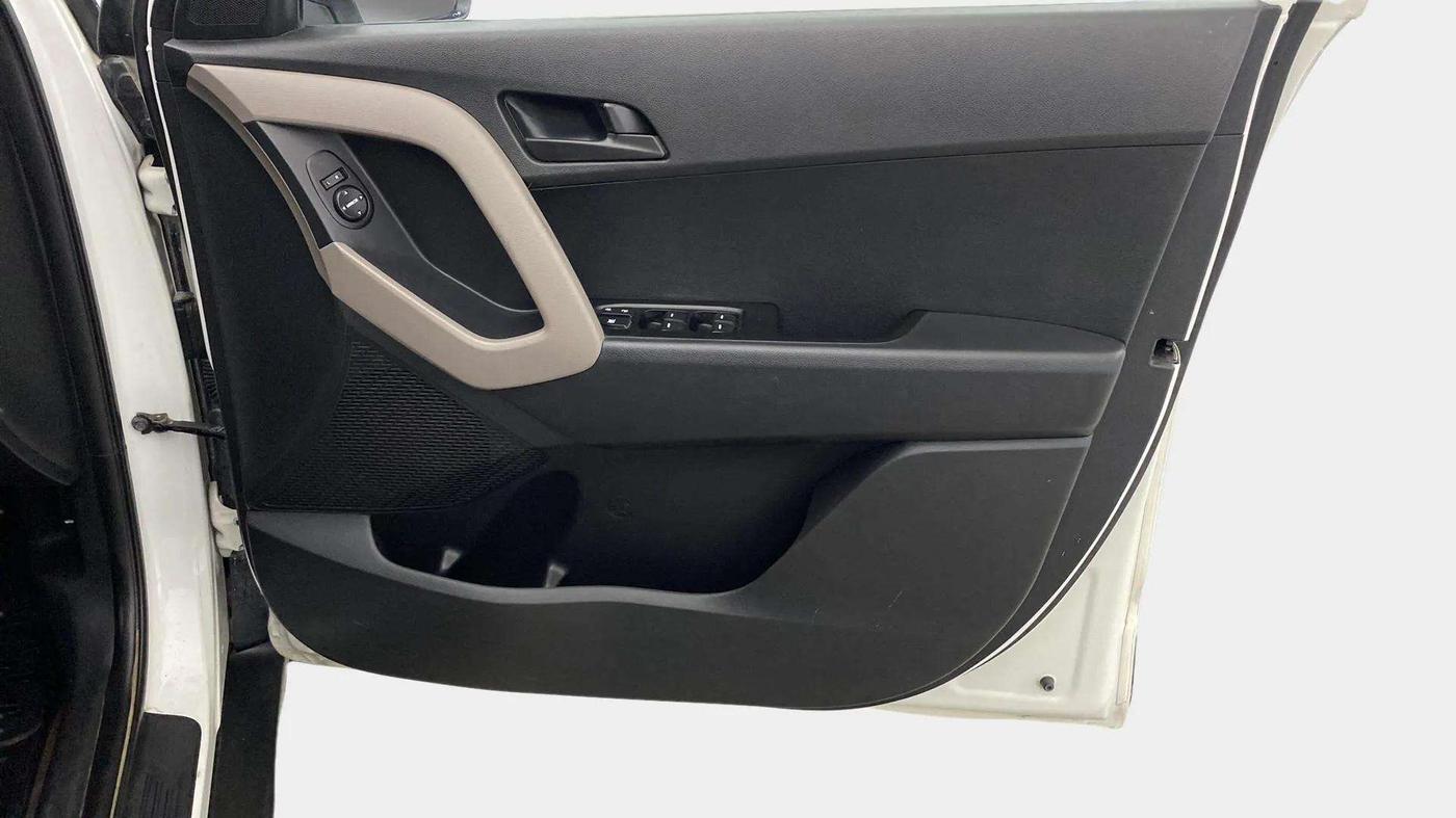 2016 Hyundai Creta E PLUS 1.6 PETROL, CNG, Manual, 40,569 km, Driver Side Door Panels Control