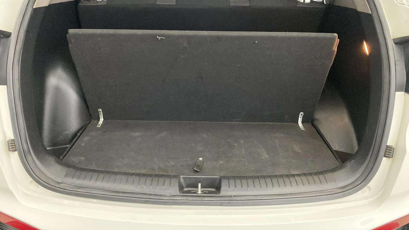 2016 Hyundai Creta E PLUS 1.6 PETROL, CNG, Manual, 40,569 km, Boot Inside