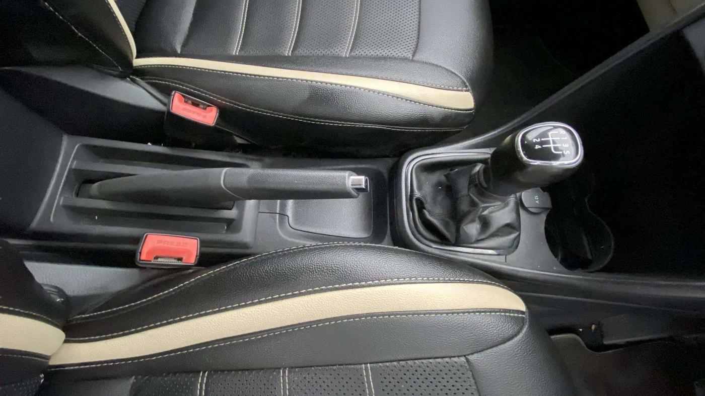 2019 Skoda Rapid AMBITION 1.6 MPI MT, Petrol, Manual, 59,401 km, Gear Lever
