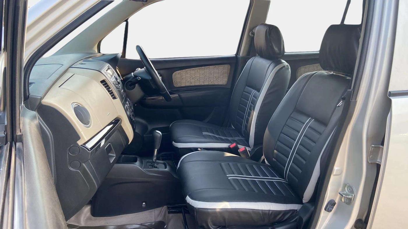 2017 Maruti Wagon R 1.0 VXI AMT, Petrol, Automatic, 42,106 km, Right Side Front Door Cabin