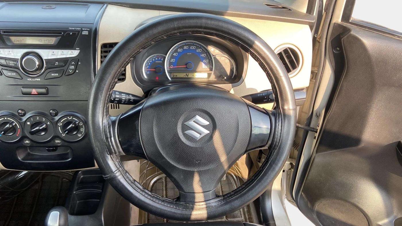 2017 Maruti Wagon R 1.0 VXI AMT, Petrol, Automatic, 42,106 km, Steering Wheel Close Up