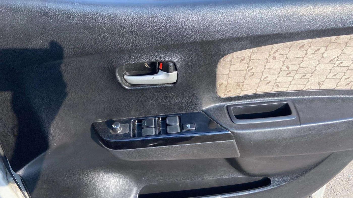 2017 Maruti Wagon R 1.0 VXI AMT, Petrol, Automatic, 42,106 km, Driver Side Door Panels Control