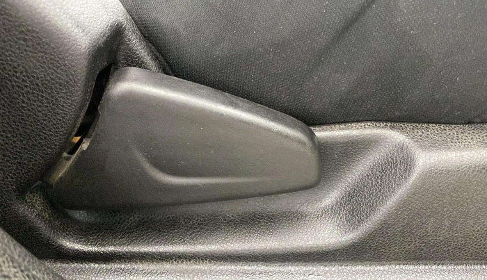 2019 Renault Kwid RXT 1.0 AMT (O), CNG, Automatic, 70,326 km, Driver Side Adjustment Panel