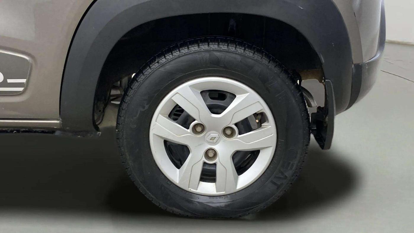 2019 Renault Kwid RXT 1.0 AMT (O), CNG, Automatic, 70,125 km, Left Rear Wheel