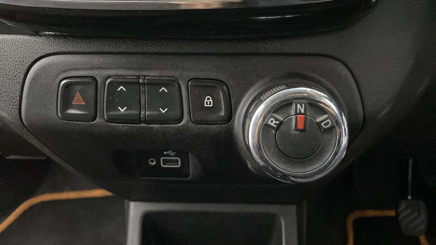 2019 Renault Kwid RXT 1.0 AMT (O), CNG, Automatic, 70,125 km, Gear Lever