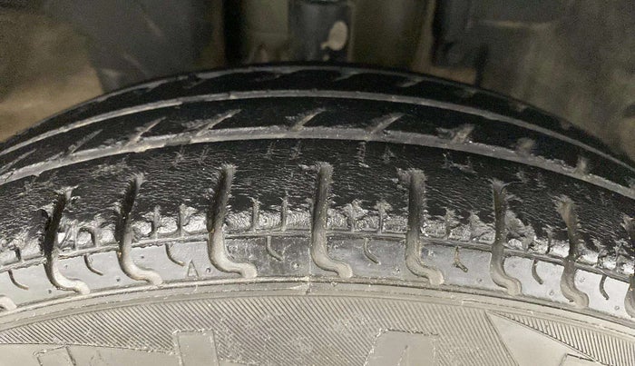 2019 Renault Kwid RXT 1.0 AMT (O), CNG, Automatic, 70,326 km, Right Front Tyre Tread