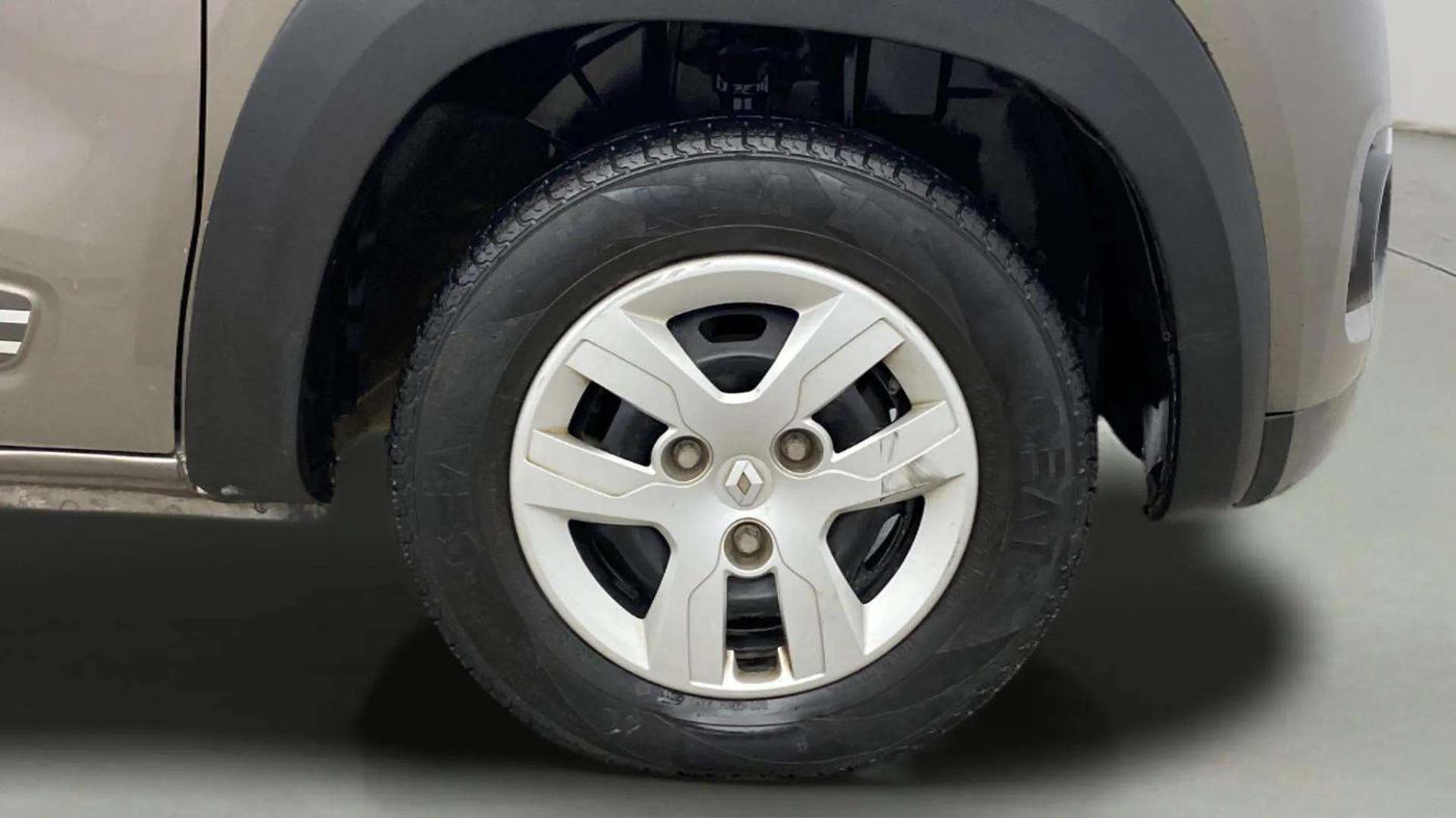 2019 Renault Kwid RXT 1.0 AMT (O), CNG, Automatic, 70,125 km, Right Front Wheel