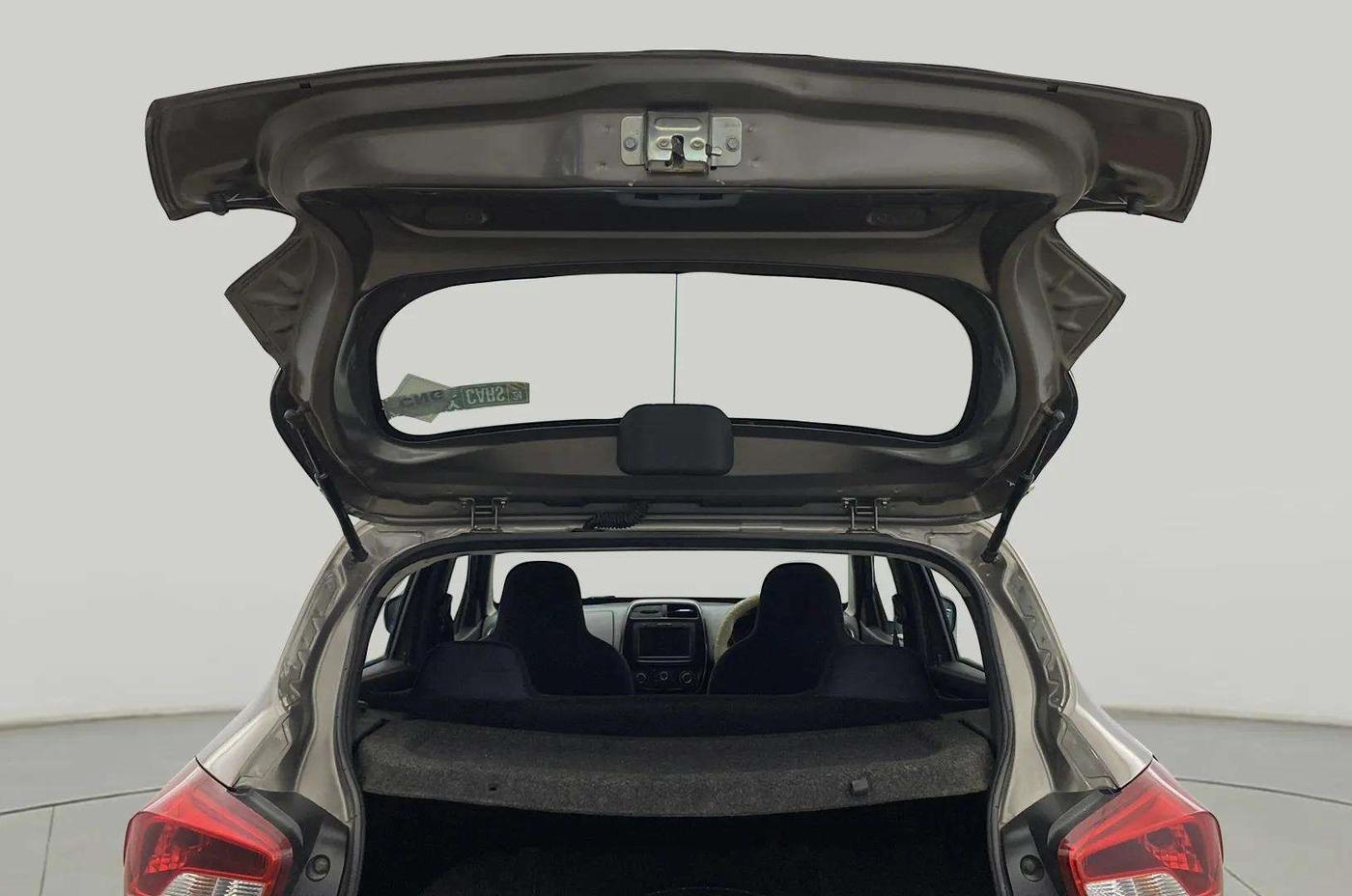2019 Renault Kwid RXT 1.0 AMT (O), CNG, Automatic, 70,125 km, Boot Door Open
