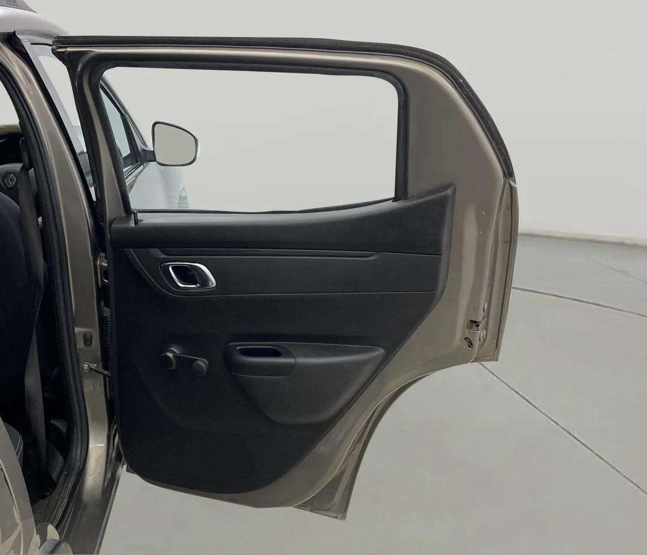 2019 Renault Kwid RXT 1.0 AMT (O), CNG, Automatic, 70,125 km, RHS Rear Door