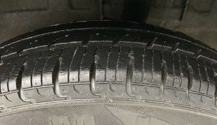 2019 Renault Kwid RXT 1.0 AMT (O), CNG, Automatic, 70,326 km, Left Rear Tyre Tread