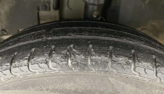2019 Renault Kwid RXT 1.0 AMT (O), CNG, Automatic, 70,326 km, Left Front Tyre Tread