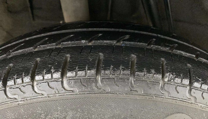 2019 Renault Kwid RXT 1.0 AMT (O), CNG, Automatic, 70,326 km, Right Rear Tyre Tread