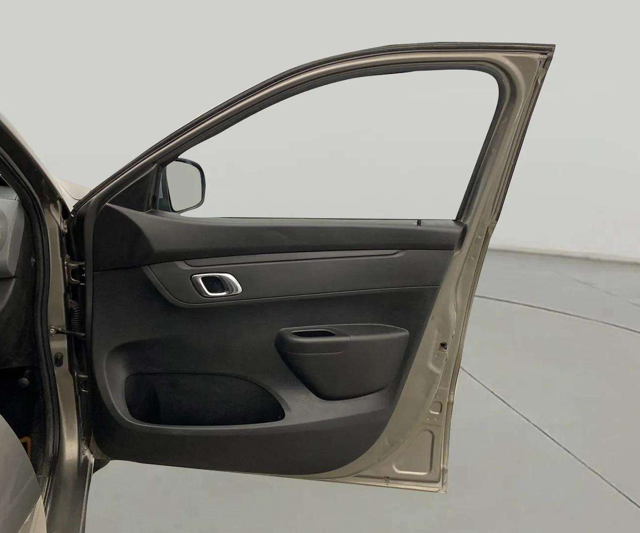 2019 Renault Kwid RXT 1.0 AMT (O), CNG, Automatic, 70,125 km, RHS Front Door