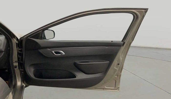 2019 Renault Kwid RXT 1.0 AMT (O), CNG, Automatic, 70,326 km, RHS Front Door