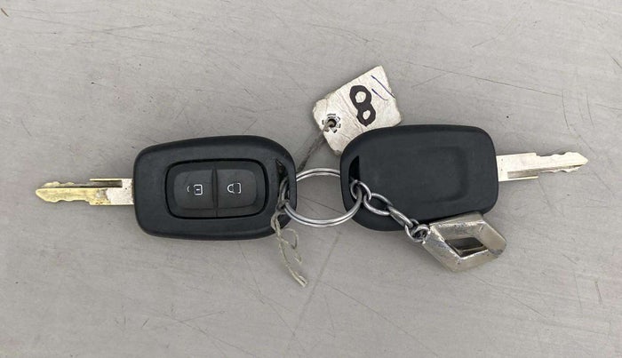 2019 Renault Kwid RXT 1.0 AMT (O), CNG, Automatic, 70,326 km, Key Close Up