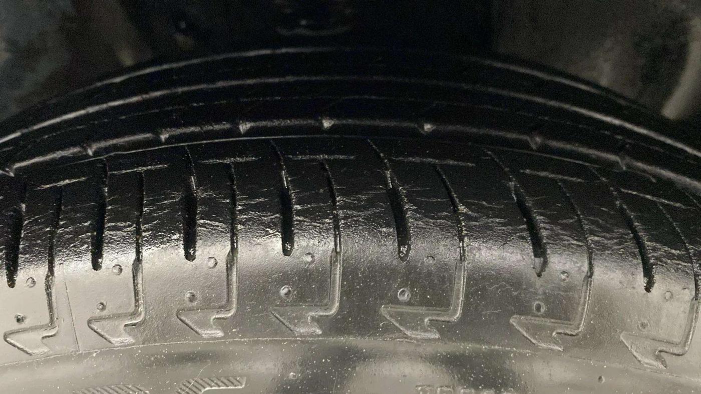 2017 Maruti IGNIS DELTA 1.2, Petrol, Manual, 13,273 km, Right Front Tyre Tread