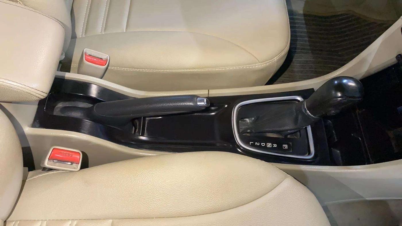 2018 Maruti Ciaz ALPHA  AT 1.5 SHVS PETROL, Petrol, Automatic, 54,077 km, Gear Lever