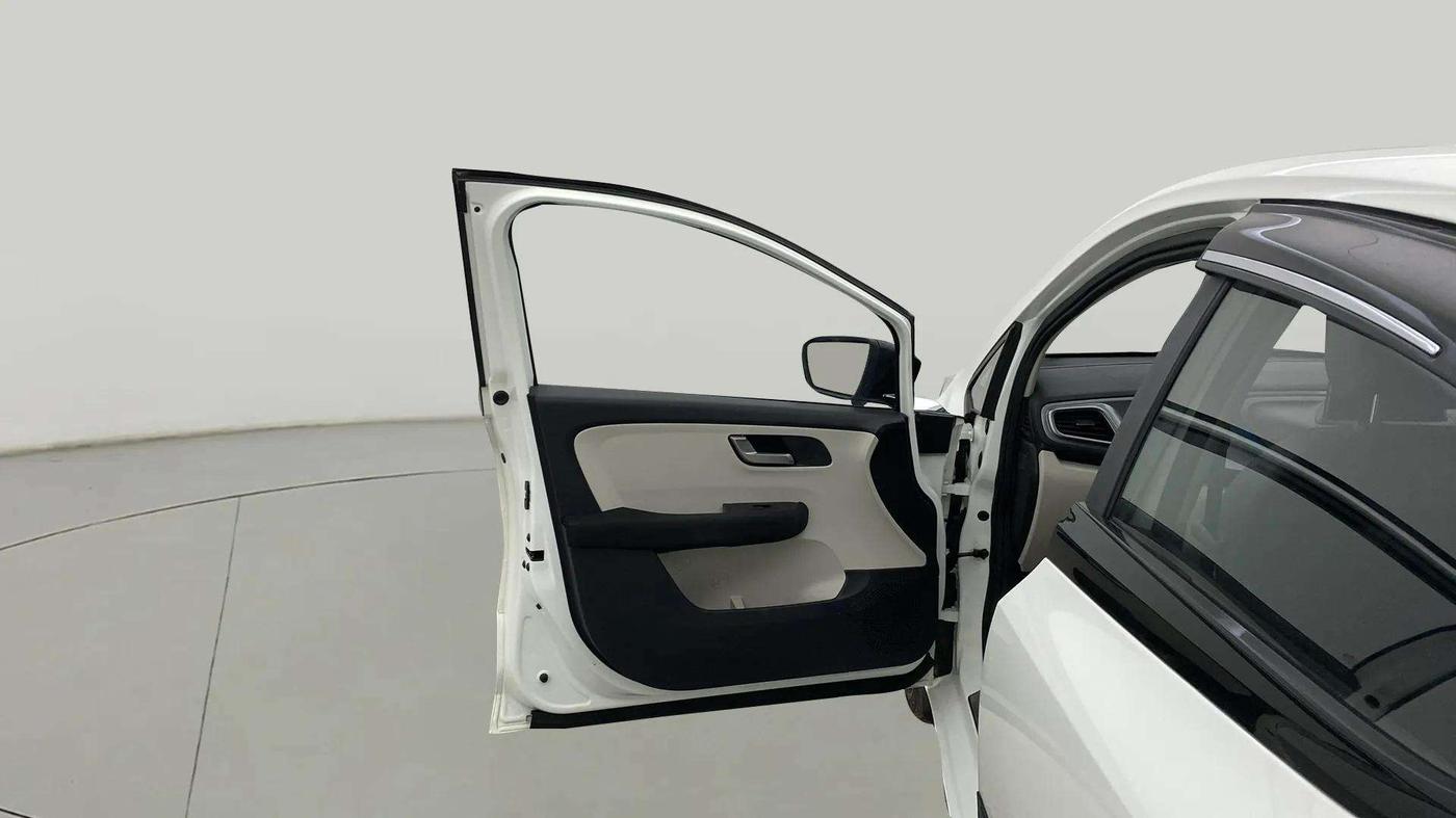 2024 Tata ALTROZ XZ PETROL, Petrol, Manual, 17,741 km, LHS Front Door