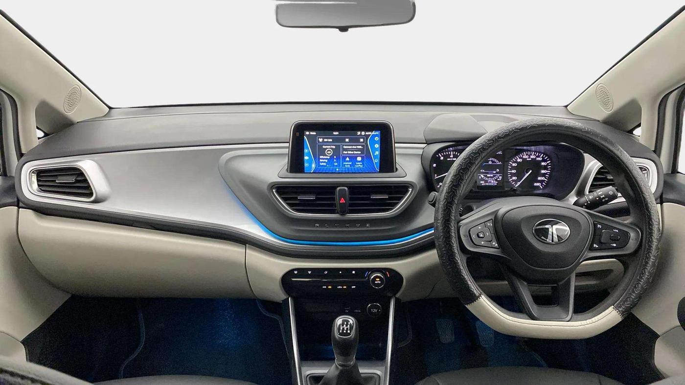 2024 Tata ALTROZ XZ PETROL, Petrol, Manual, 17,741 km, Dashboard