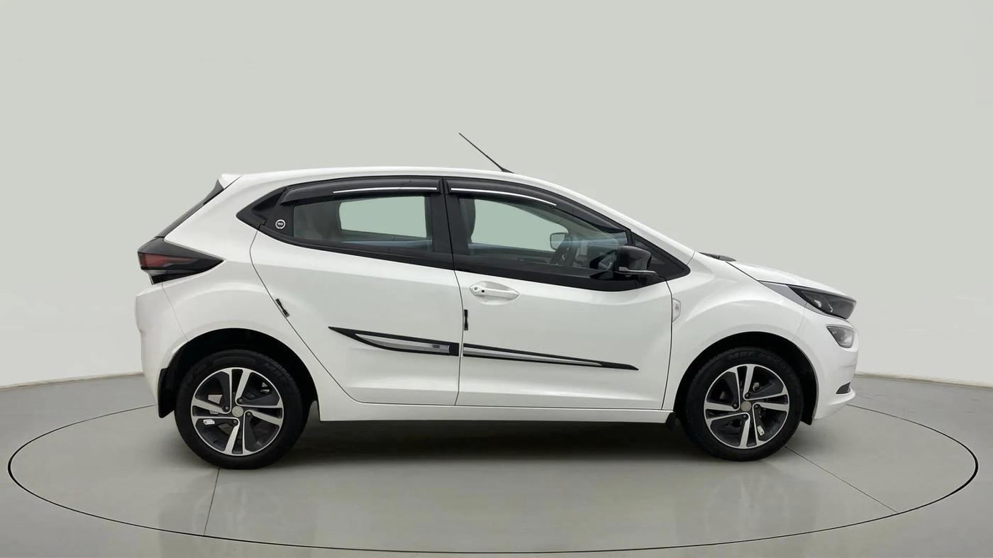 2024 Tata ALTROZ XZ PETROL, Petrol, Manual, 17,741 km, Right Side View
