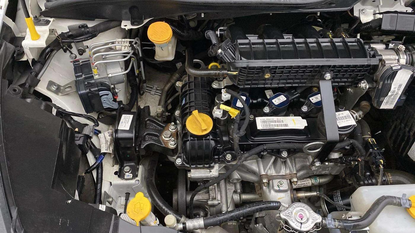 2024 Tata ALTROZ XZ PETROL, Petrol, Manual, 17,741 km, Engine View - Right