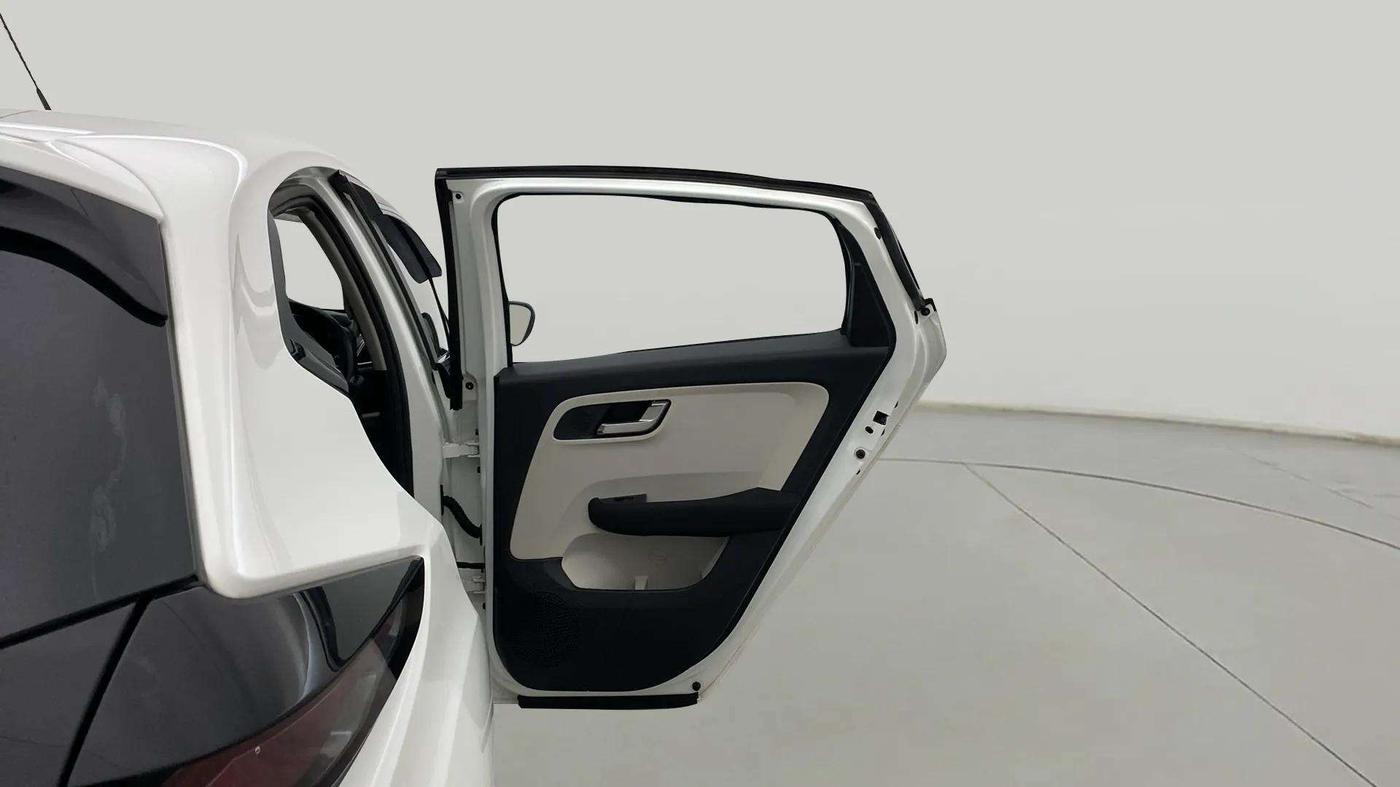 2024 Tata ALTROZ XZ PETROL, Petrol, Manual, 17,741 km, RHS Rear Door