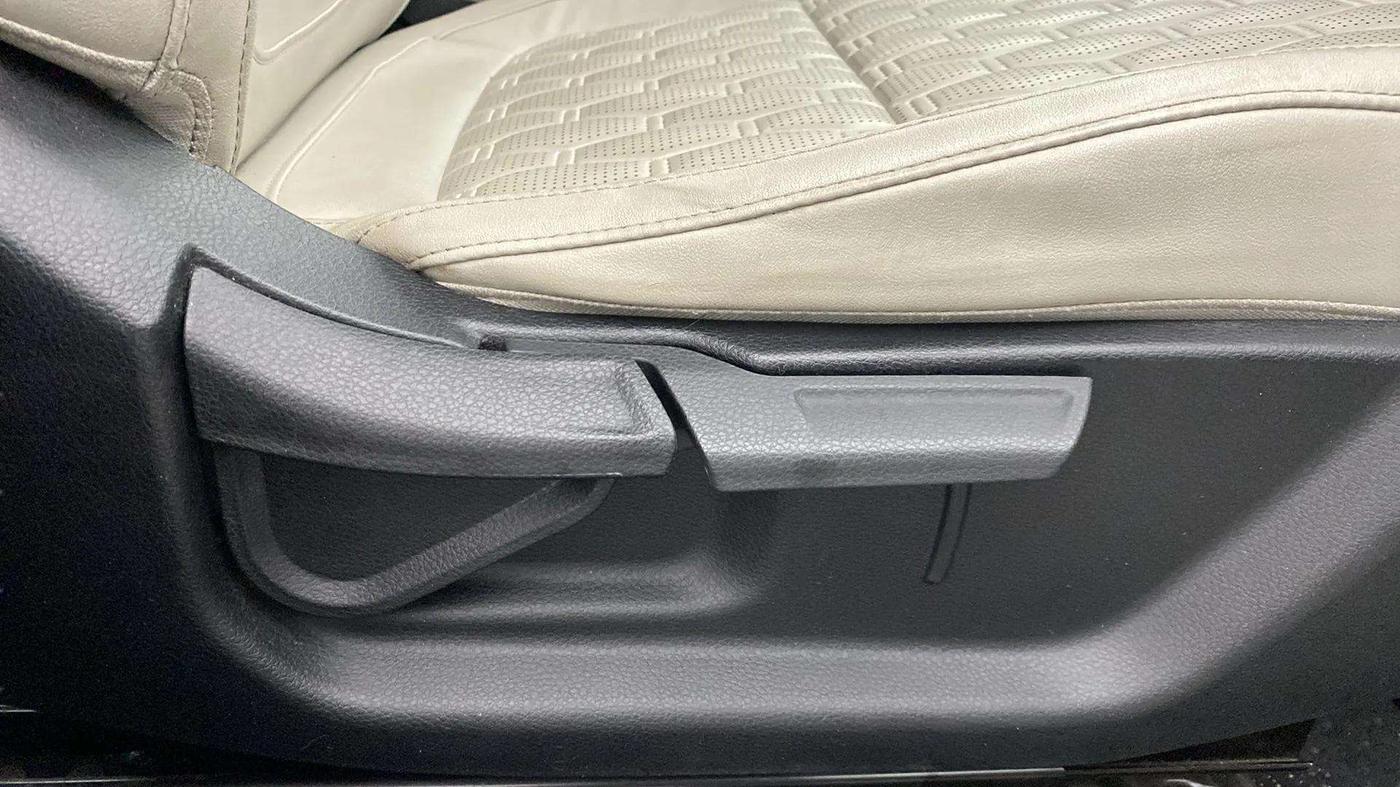 2019 KIA SELTOS HTX 1.5 PETROL, Petrol, Manual, 61,061 km, Driver Side Adjustment Panel