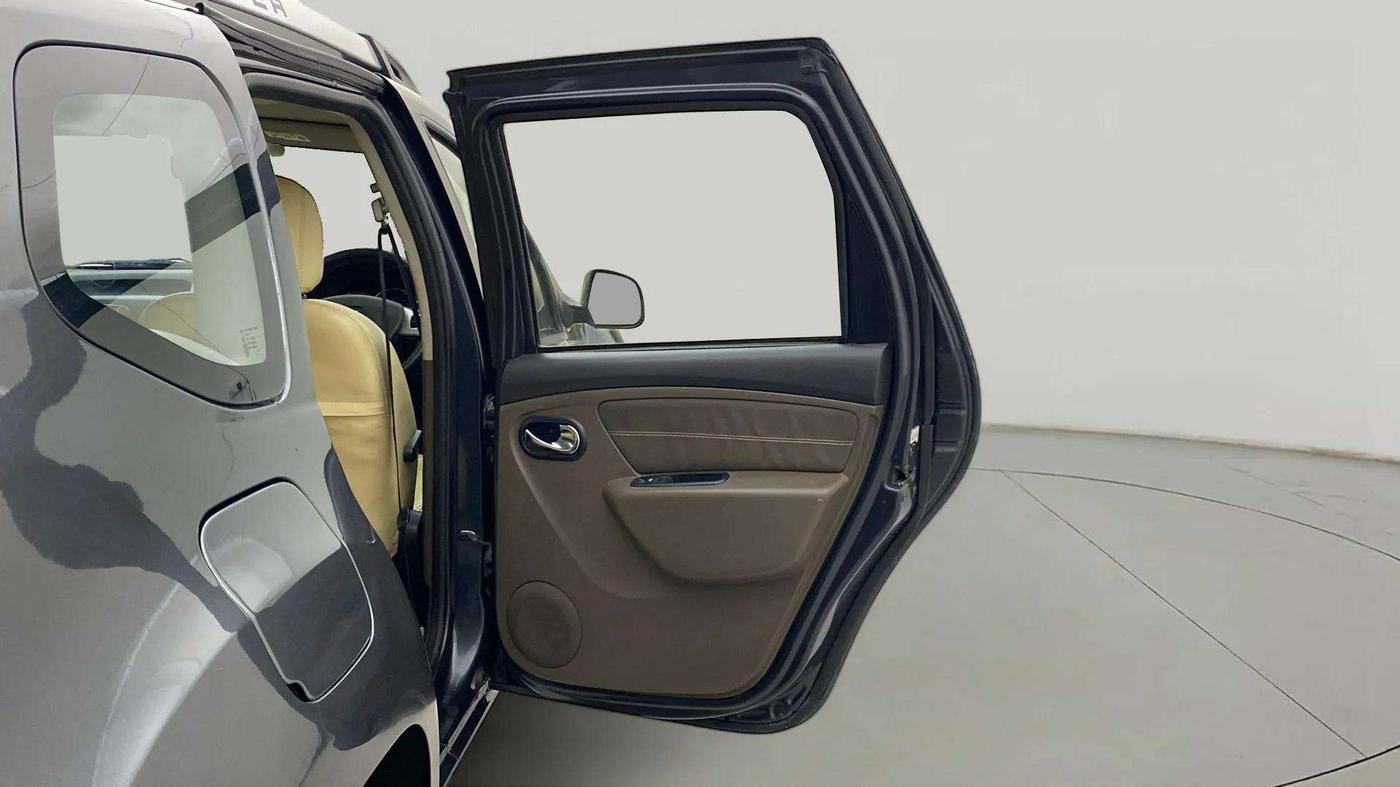 2016 Renault Duster 110 PS RXZ 4X2 AMT DIESEL, Diesel, Automatic, 95,759 km, RHS Rear Door