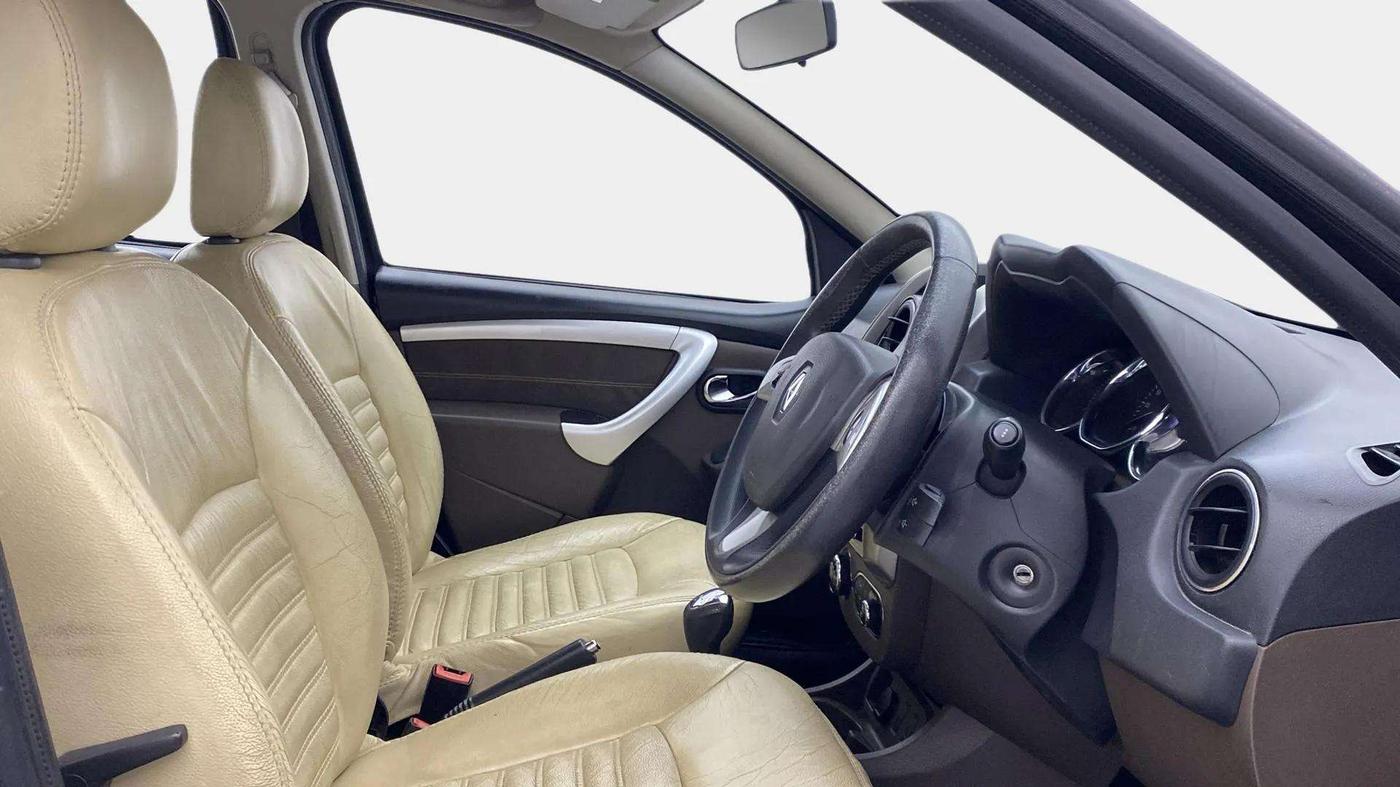 2016 Renault Duster 110 PS RXZ 4X2 AMT DIESEL, Diesel, Automatic, 95,759 km, Right Side Front Door Cabin