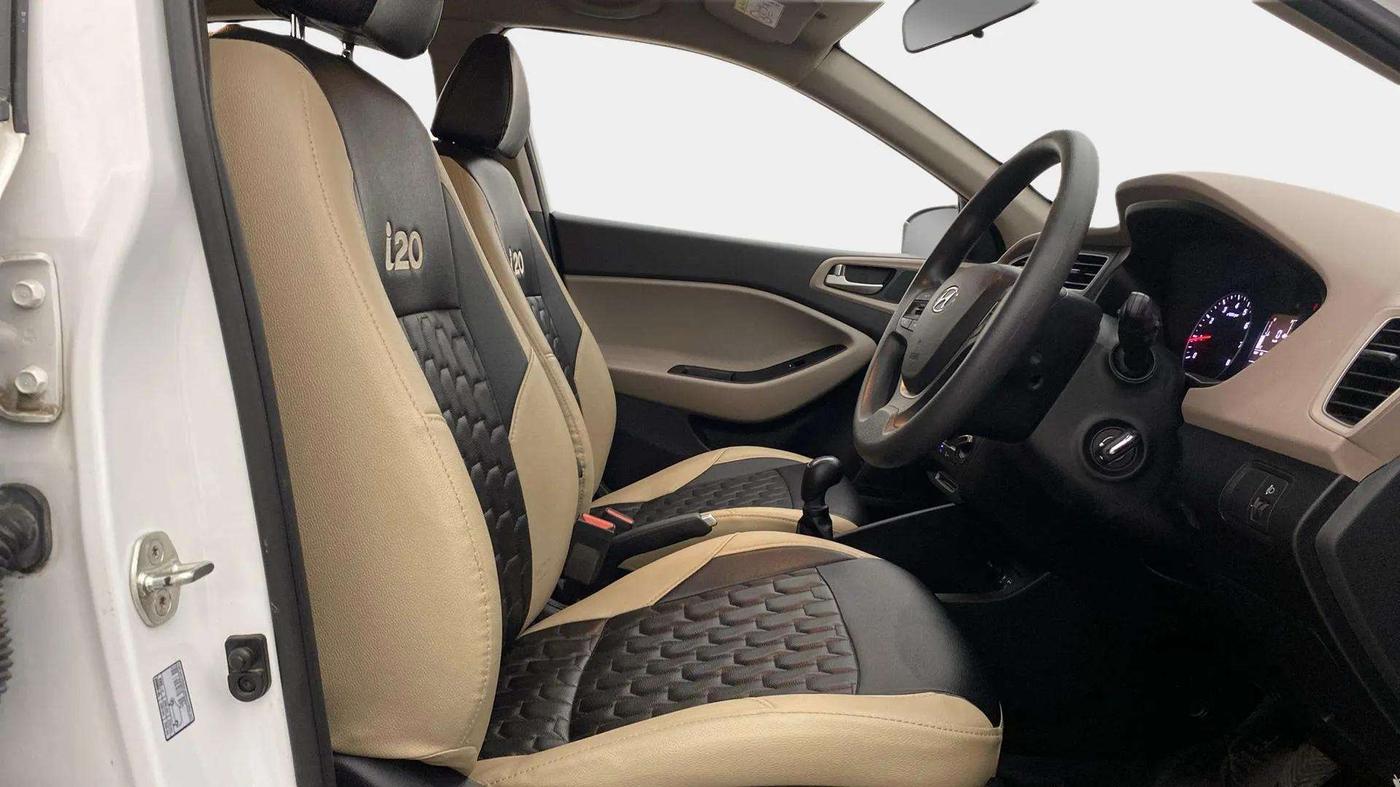 2019 Hyundai Elite i20 SPORTZ PLUS 1.2, Petrol, Manual, 24,950 km, Right Side Front Door Cabin