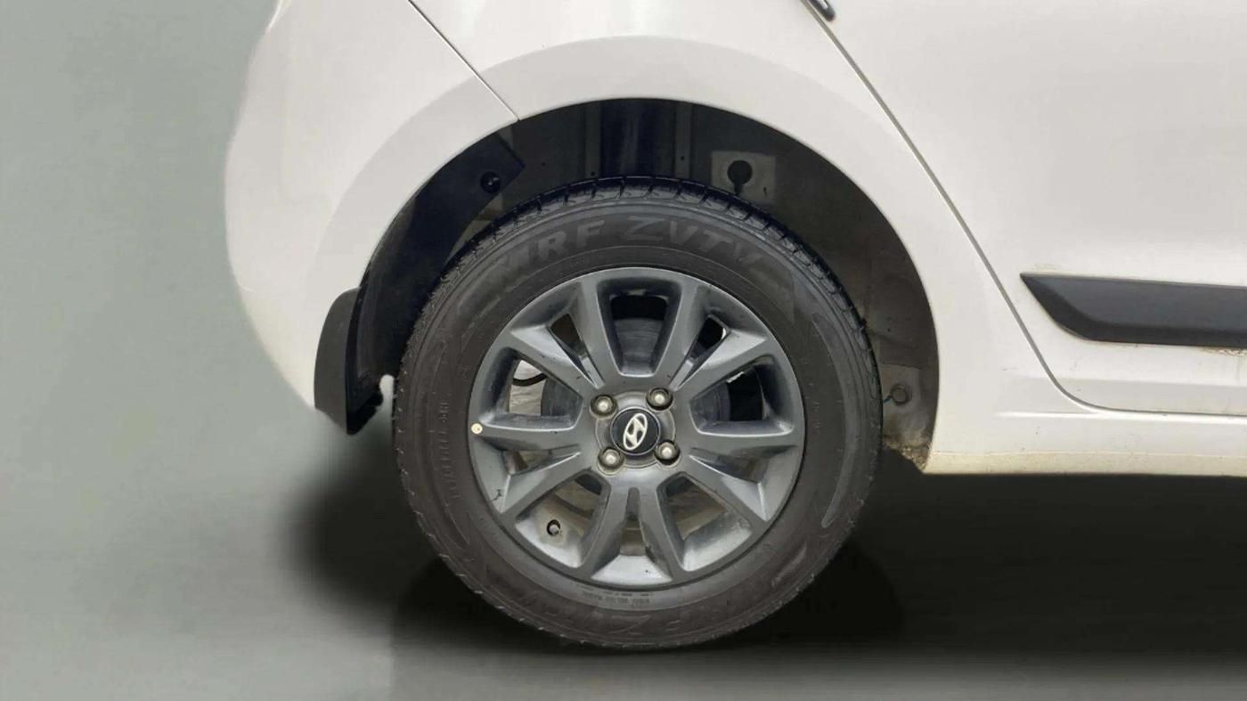 2019 Hyundai Elite i20 SPORTZ PLUS 1.2, Petrol, Manual, 24,950 km, Right Rear Wheel