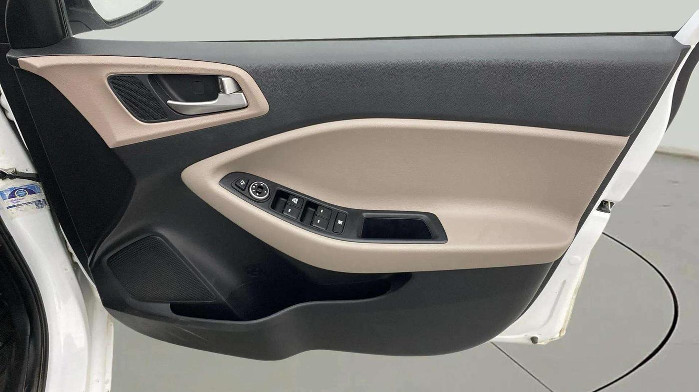 2019 Hyundai Elite i20 SPORTZ PLUS 1.2, Petrol, Manual, 24,950 km, Driver Side Door Panels Control