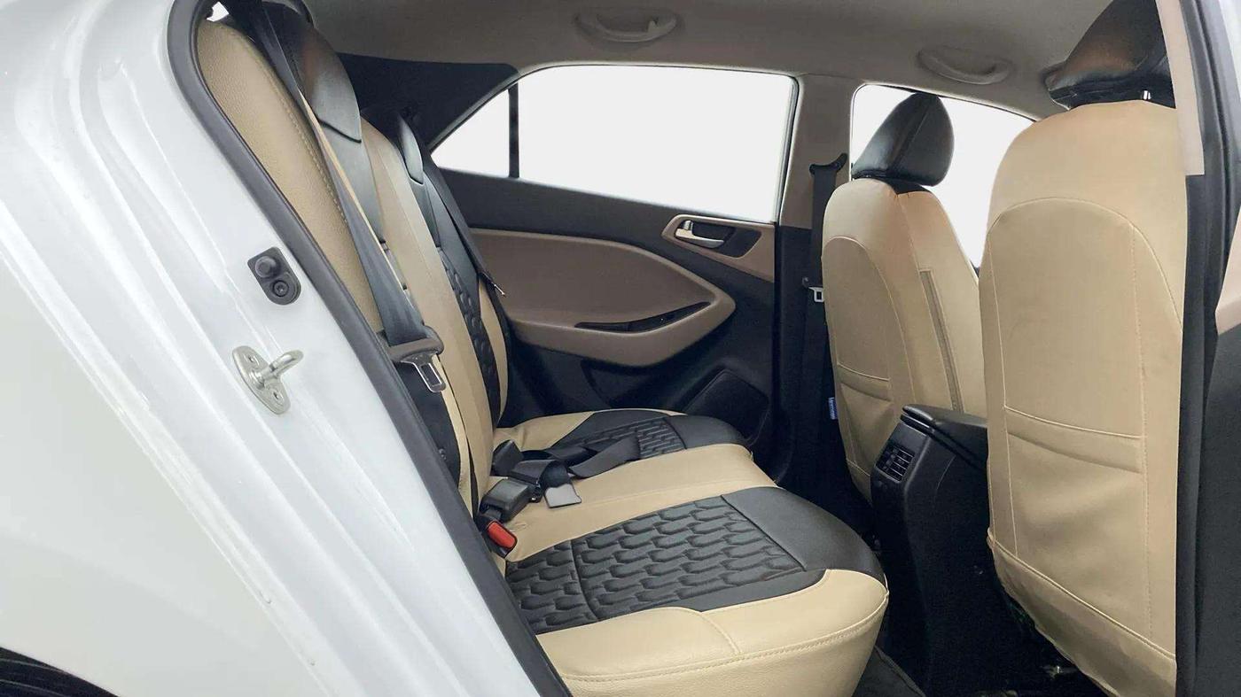 2019 Hyundai Elite i20 SPORTZ PLUS 1.2, Petrol, Manual, 24,950 km, Right Side Rear Door Cabin