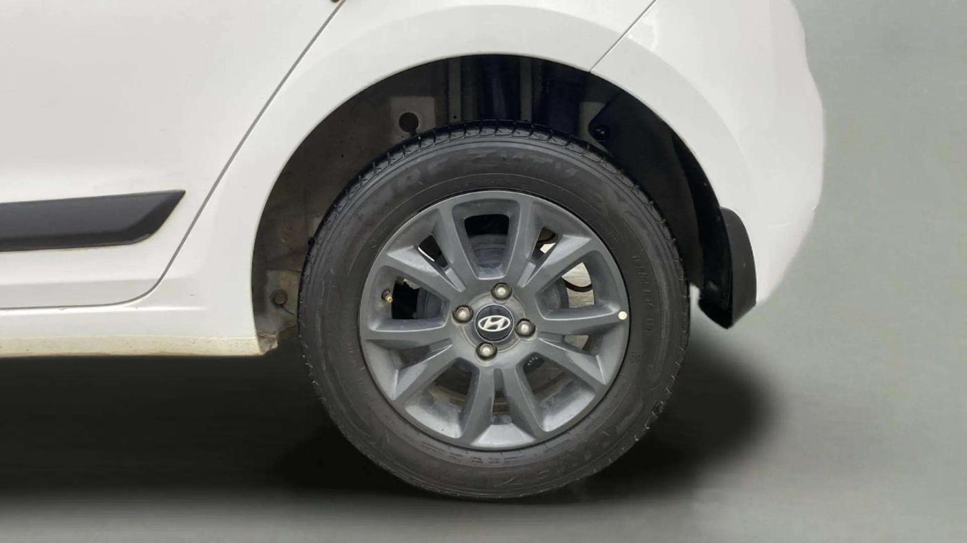 2019 Hyundai Elite i20 SPORTZ PLUS 1.2, Petrol, Manual, 24,950 km, Left Rear Wheel