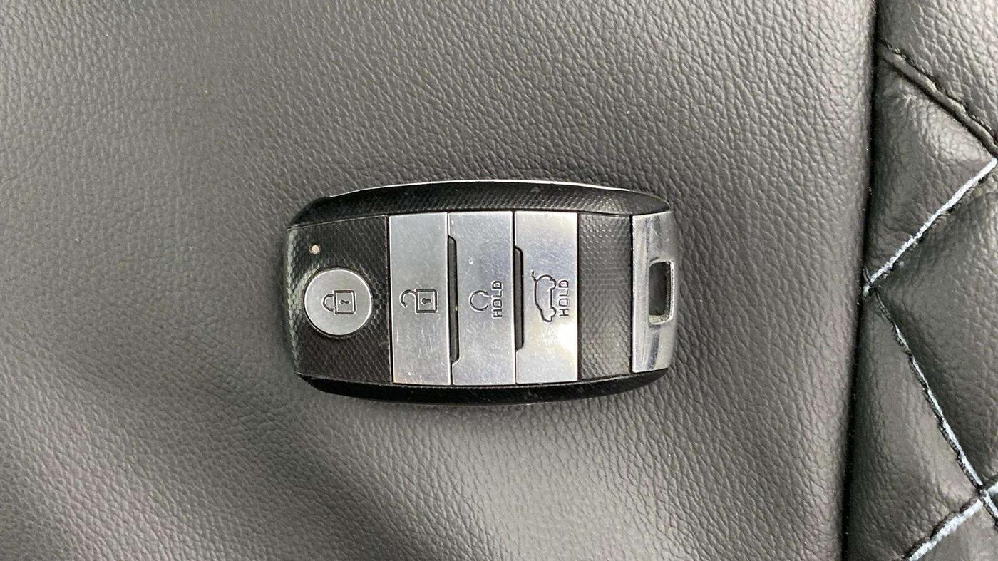 2022 KIA SONET HTX 1.5 AT, Diesel, Automatic, 43,394 km, Key Close Up
