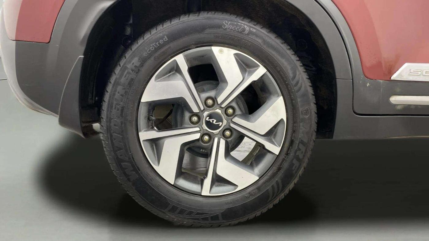 2022 KIA SONET HTX 1.5 AT, Diesel, Automatic, 43,394 km, Right Rear Wheel