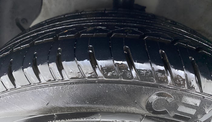 2017 Hyundai Xcent E PLUS, Petrol, Manual, 43,634 km, Left Front Tyre Tread