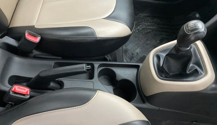 2017 Hyundai Xcent E PLUS, Petrol, Manual, 43,634 km, Gear Lever