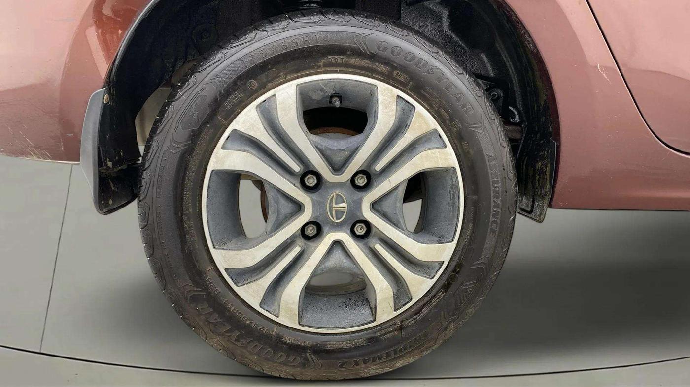 2023 Tata TIGOR XZ PLUS CNG, CNG, Manual, 11,100 km, Right Rear Wheel