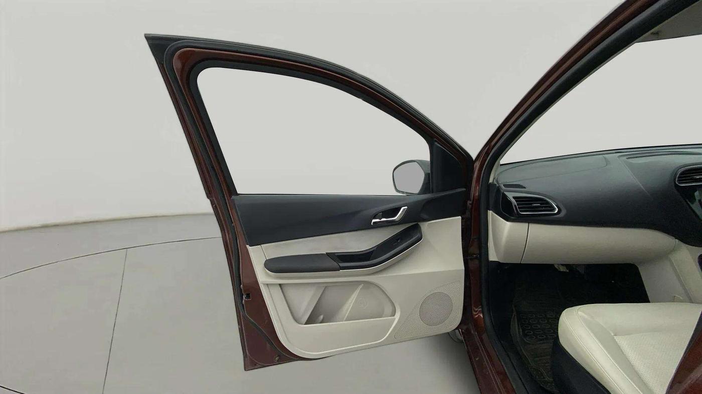 2023 Tata TIGOR XZ PLUS CNG, CNG, Manual, 11,100 km, LHS Front Door