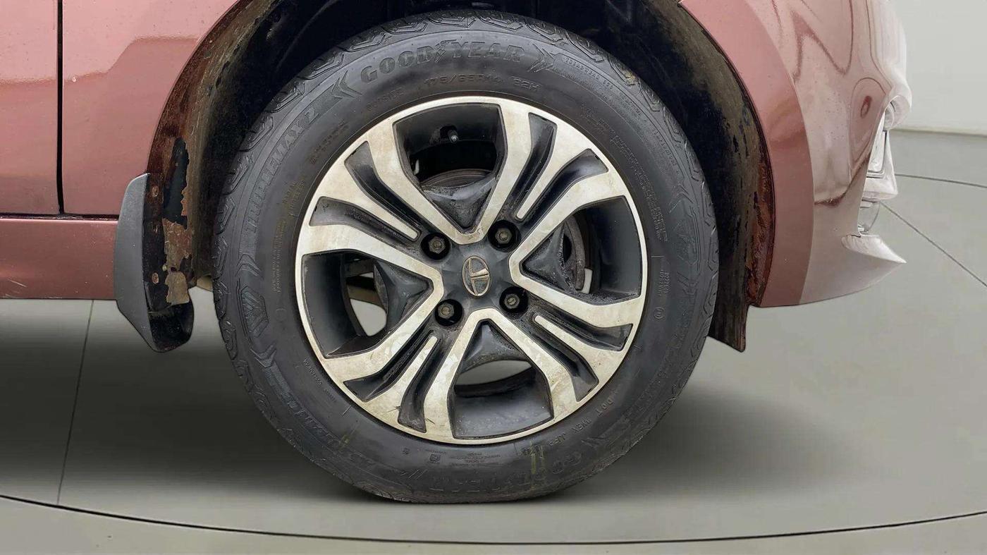 2023 Tata TIGOR XZ PLUS CNG, CNG, Manual, 11,100 km, Right Front Wheel