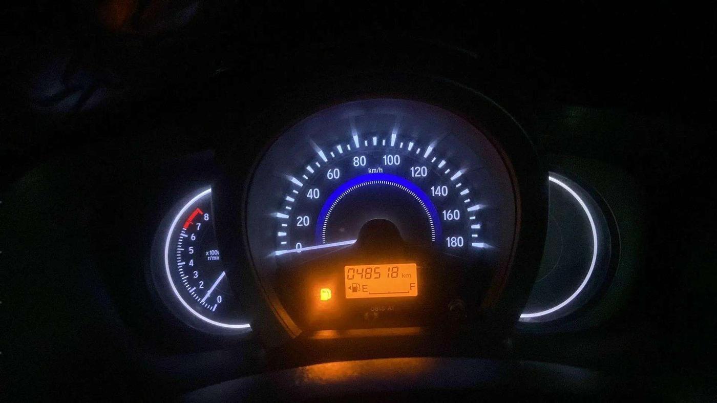 2015 Honda Brio VX MT, Petrol, Manual, 48,545 km, Odometer Image