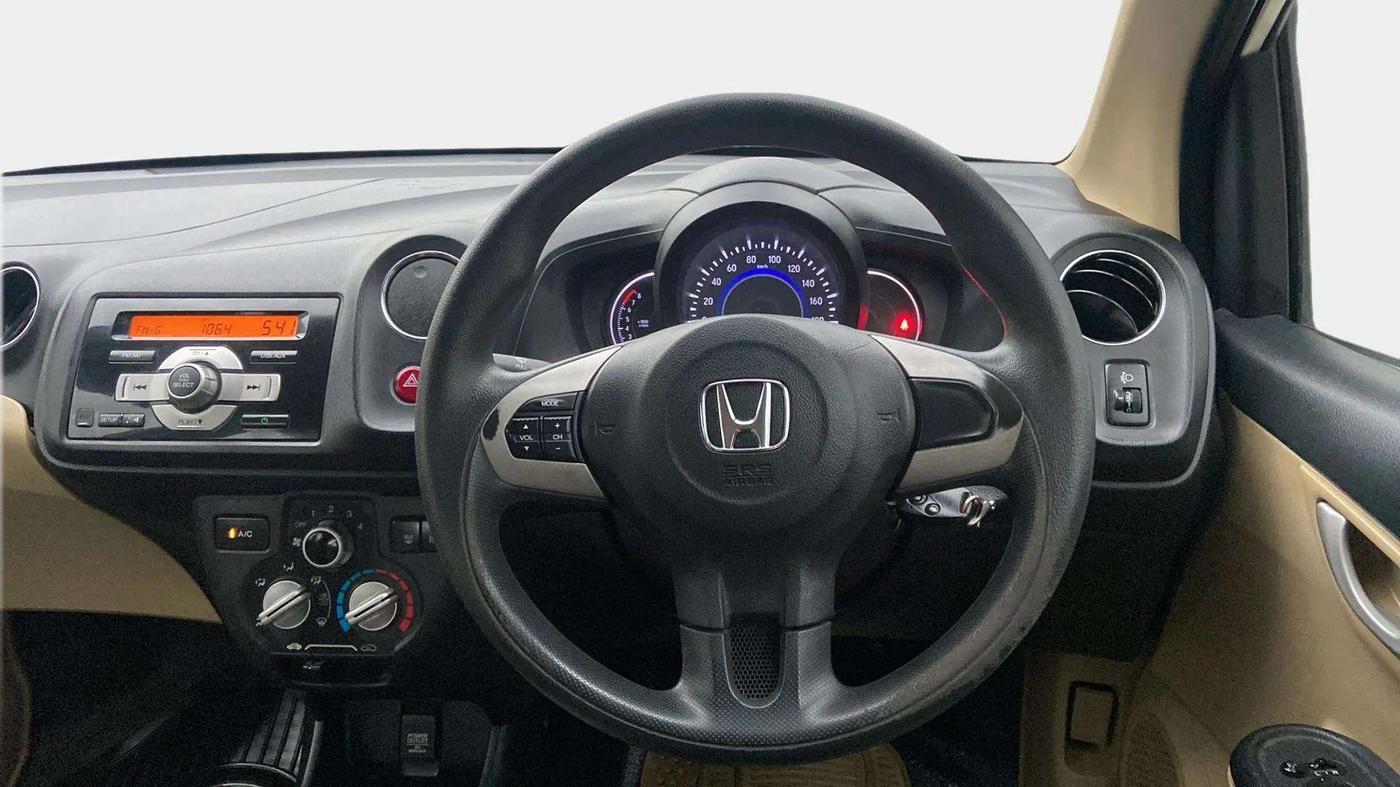 2015 Honda Brio VX MT, Petrol, Manual, 48,545 km, Steering Wheel Close Up
