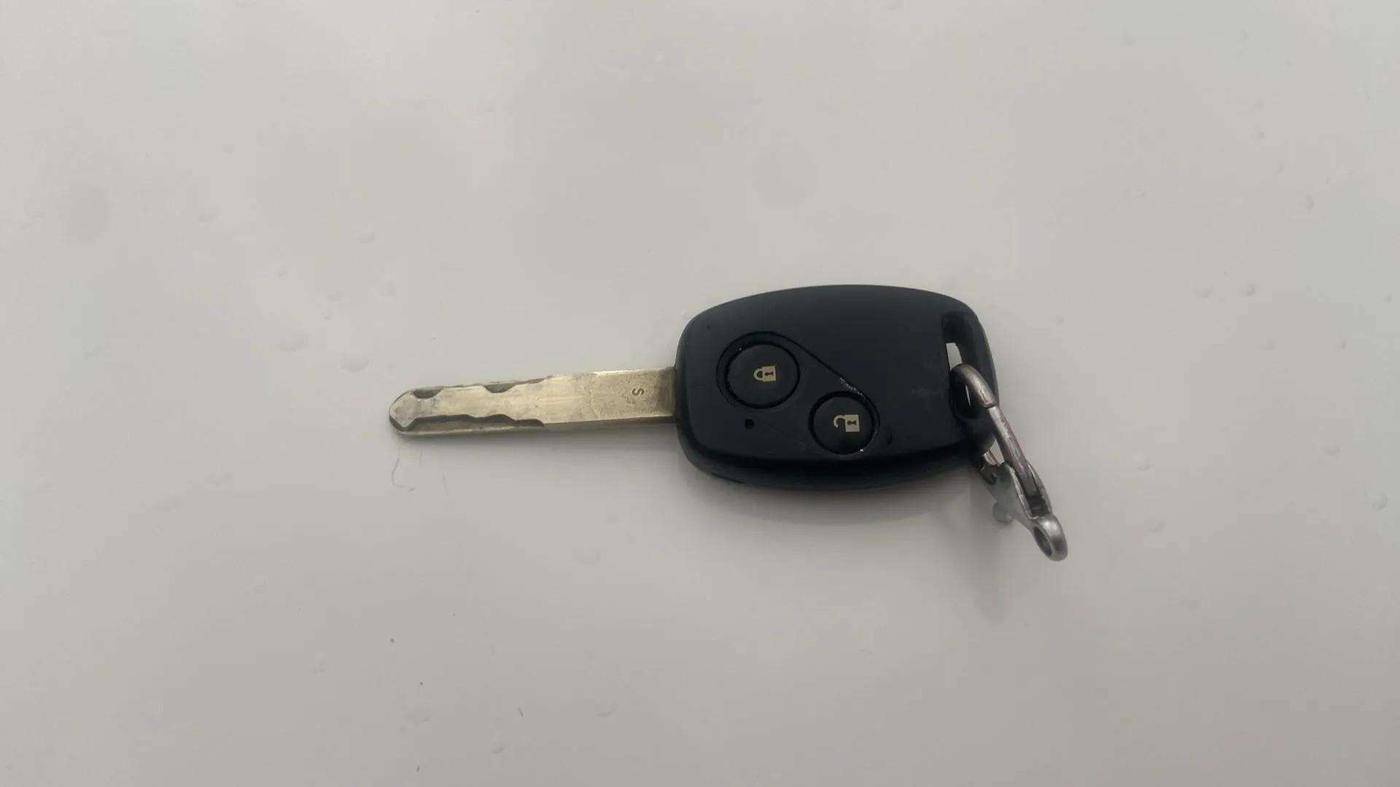 2015 Honda Brio VX MT, Petrol, Manual, 48,545 km, Key Close Up
